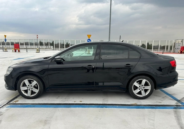 Volkswagen Jetta cena 33900 przebieg: 221000, rok produkcji 2015 z Warszawa małe 137